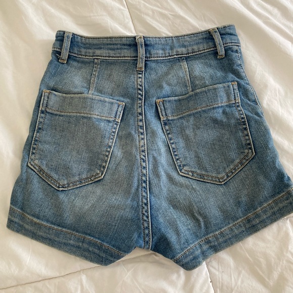 High-Rise Denim Shorts with button details - Picture 4 of 6